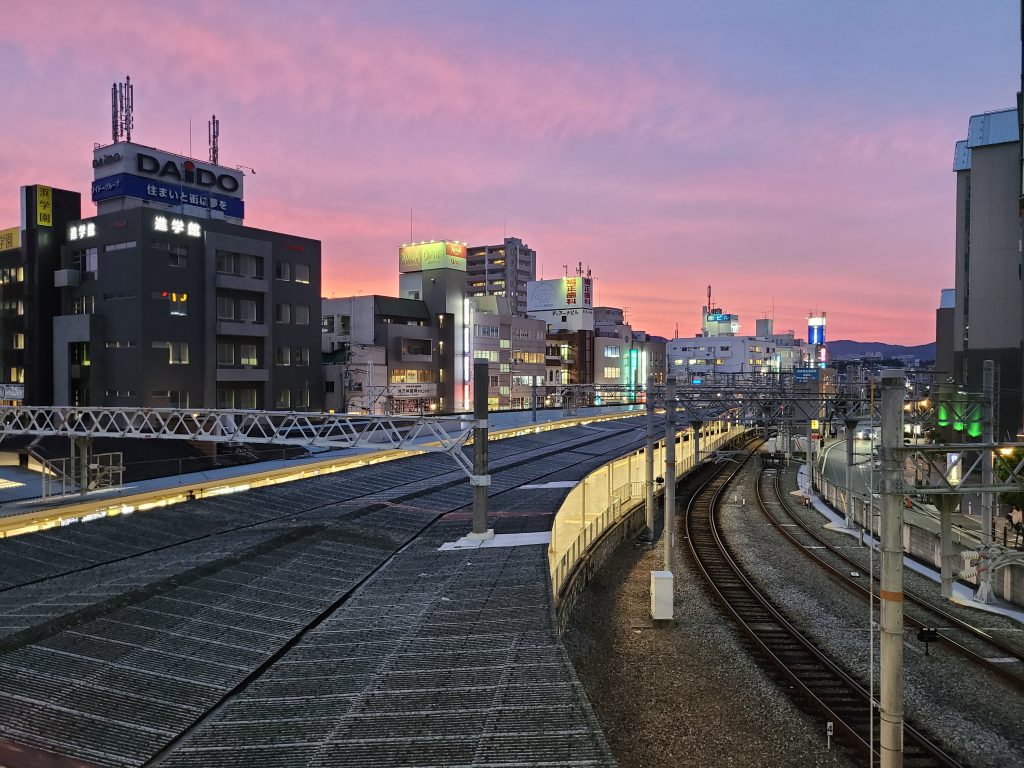 阪急西宮北口駅今津線ホームを望む