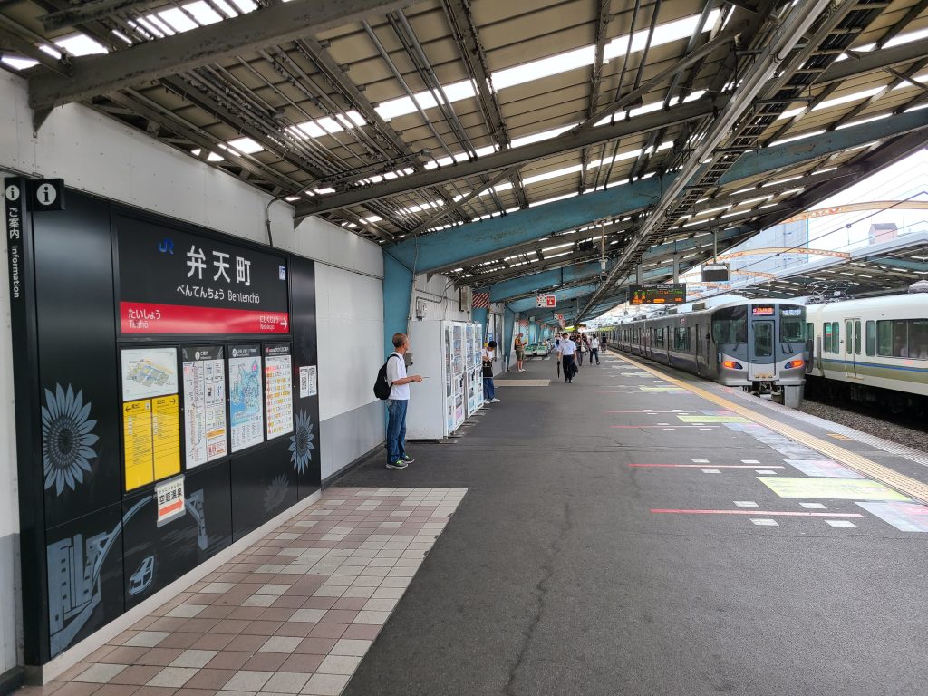 弁天町駅ホーム