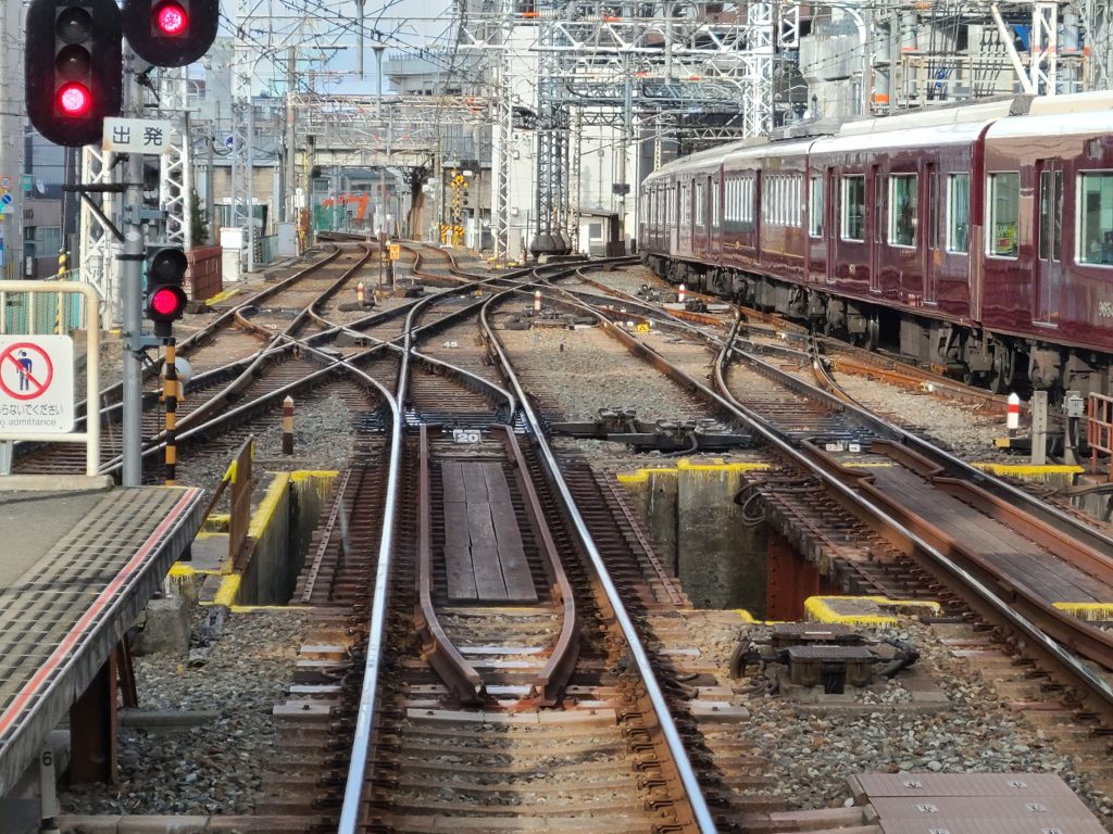 阪急千里線　淡路駅構内