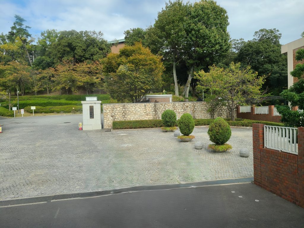 阪急千里線　関大前駅付近車窓