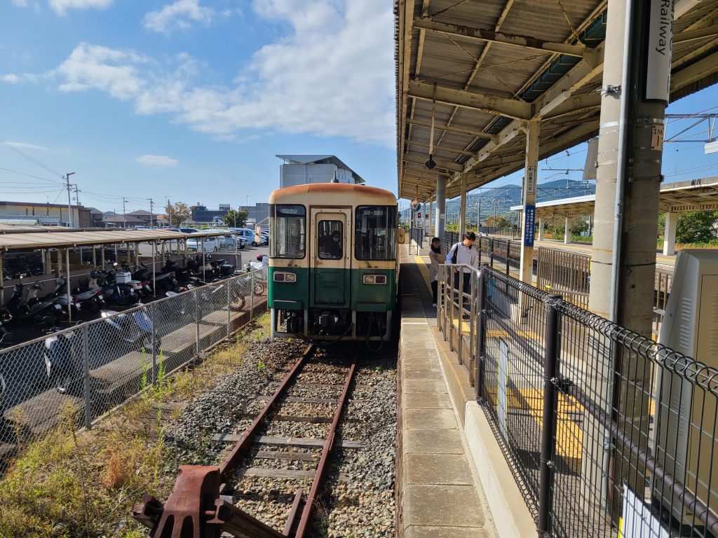 御坊駅に停車する紀州鉄道