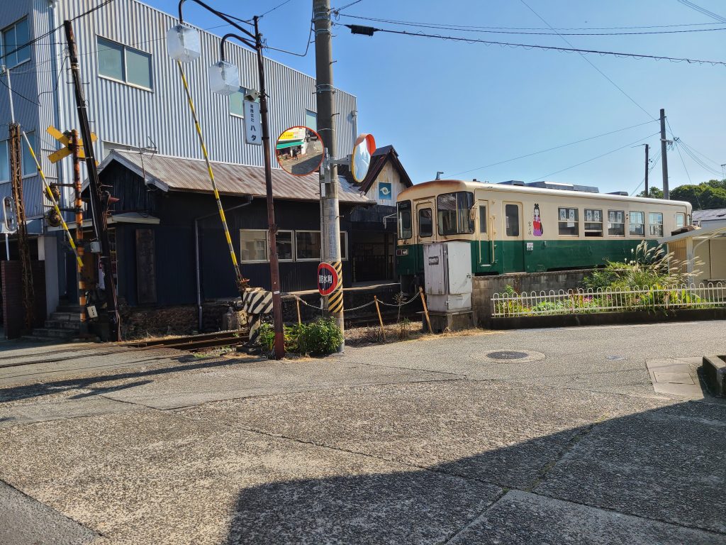 西御坊駅に停車する紀州鉄道②