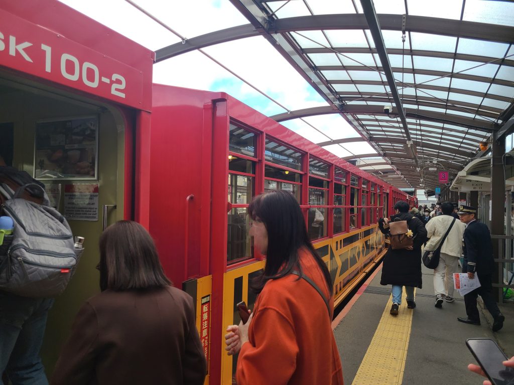 トロッコ嵯峨駅の乗車ホーム