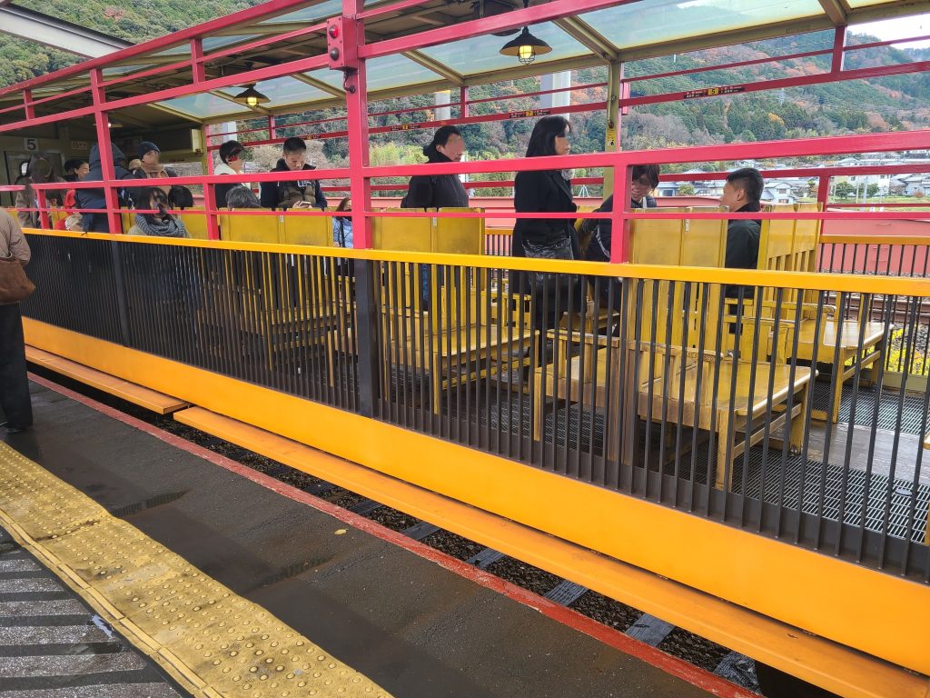 トロッコ列車　リッチ座席