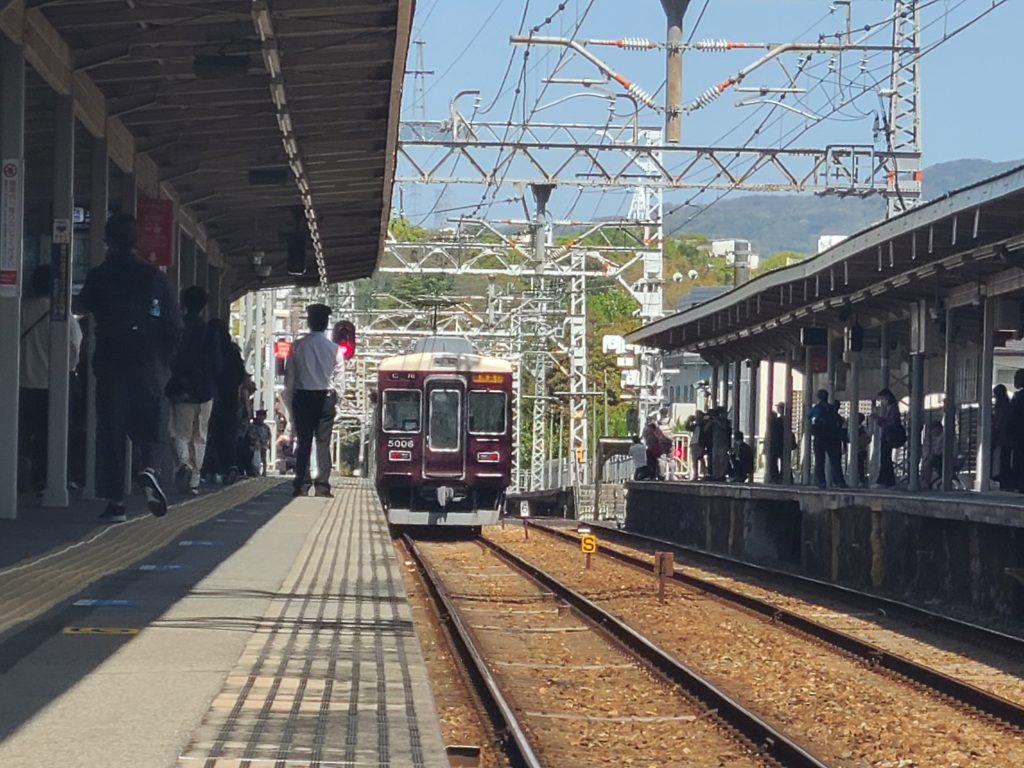 阪急今津線仁川駅の引き込み線に入る臨時急行仁川ゆき