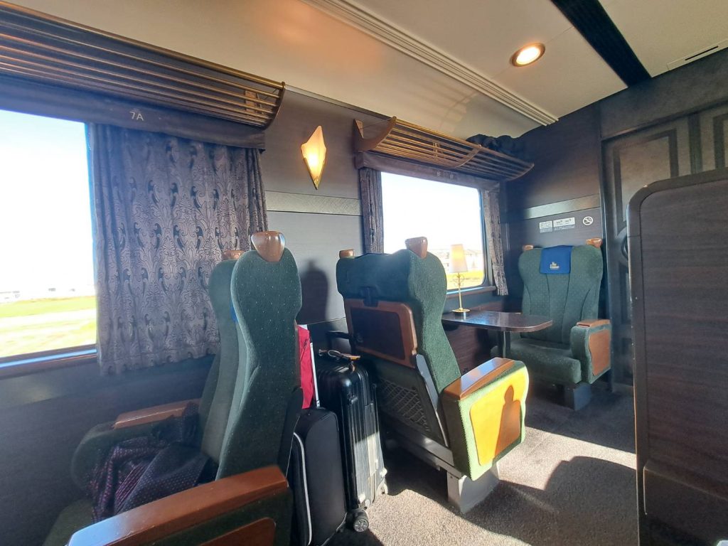 ブルーシンフォニー車内②