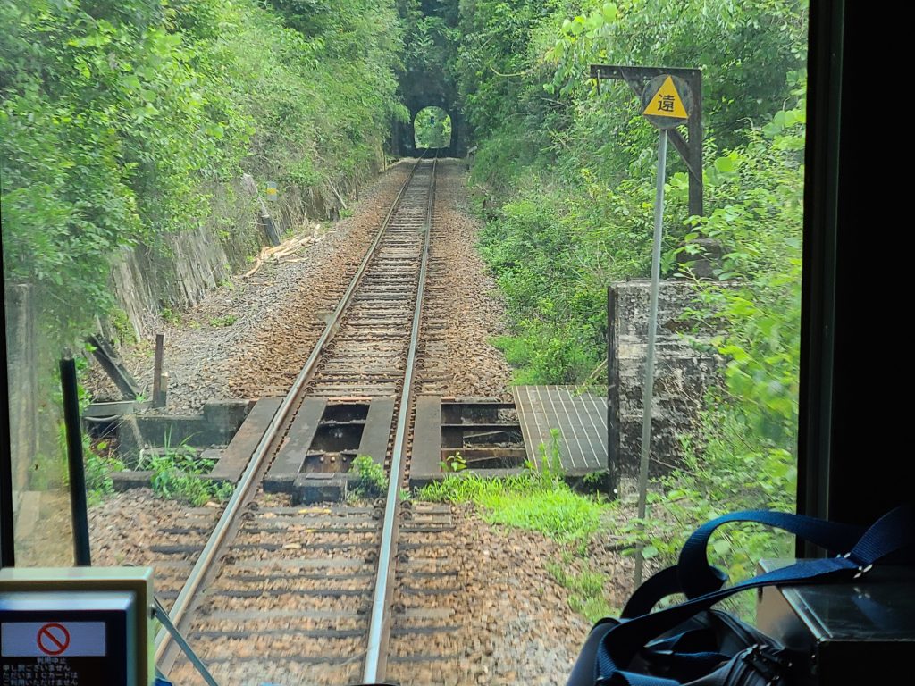ＪＲ関西線の前面車窓（伊賀上野付近）