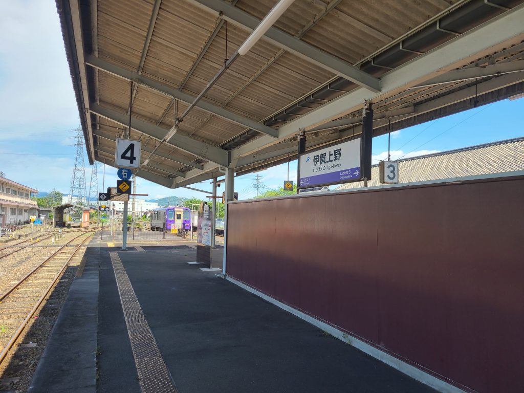 伊賀上野駅　駅名標