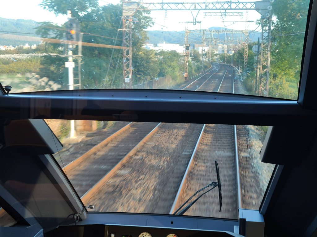 ひのとりの最後尾からの奈良市内の車窓