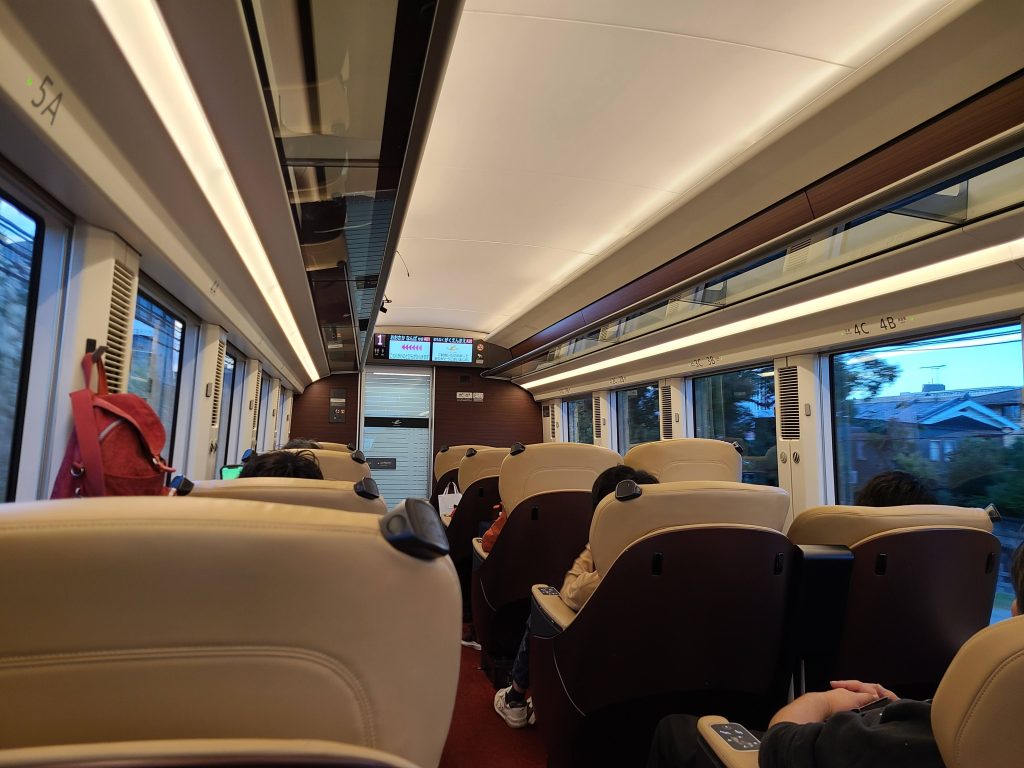 特急ひのとり　プレミアムシート車内