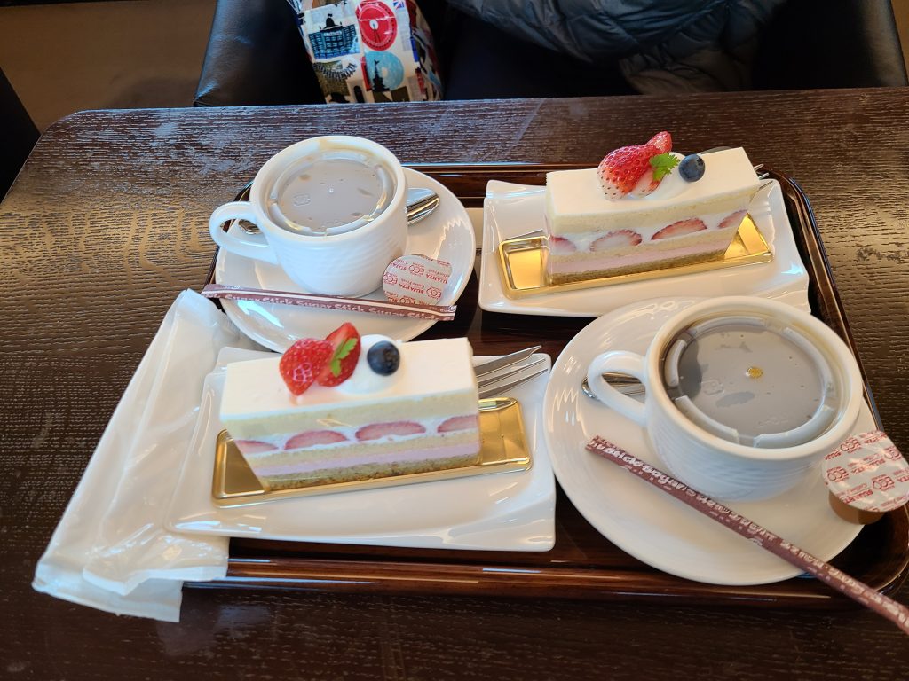 ブルーシンフォニー車内メニュー「季節のオリジナルケーキセット」