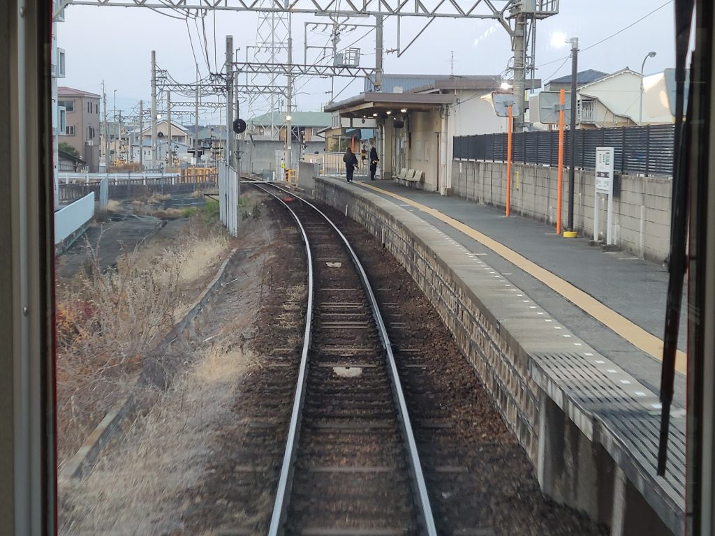 忍海駅を出発したところの車窓