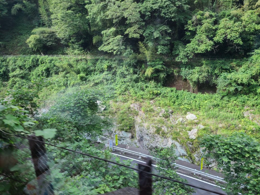 極楽橋駅へ向かう途中の車窓①