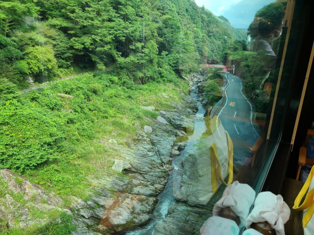 極楽橋駅へ向かう途中の車窓②