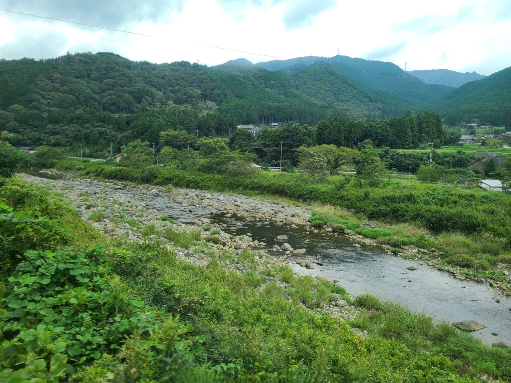 生野トンネル近くの渓谷美（市川上流）
