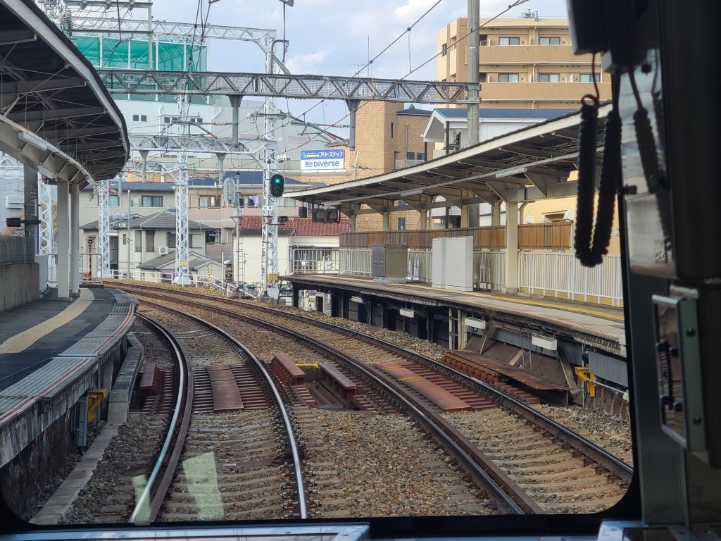 阪急宝塚線石橋阪大前駅車窓
