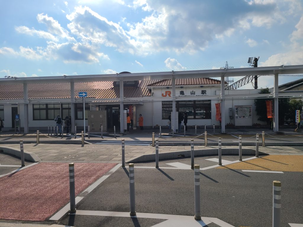 亀山駅駅舎