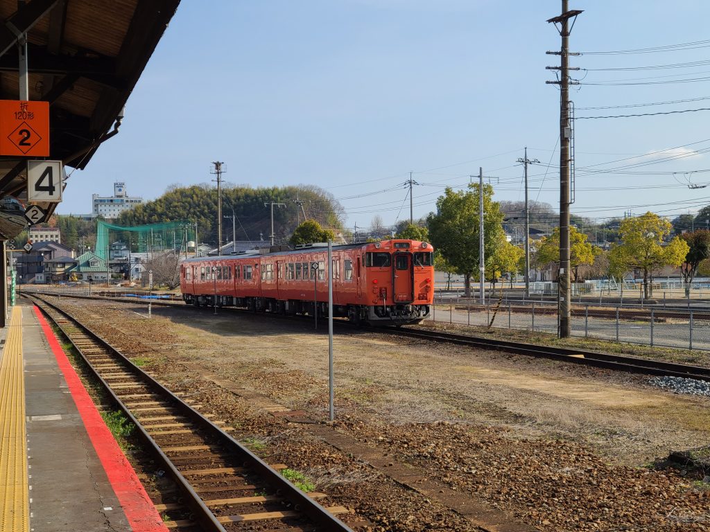 津山駅構内の停車するキハ40系