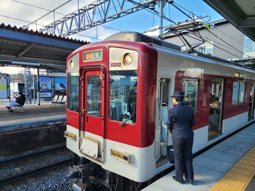 桑名駅到着する急行松坂ゆき