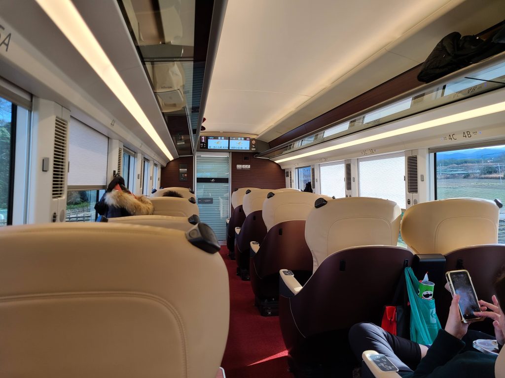 ひのとりプレミアムシート車内