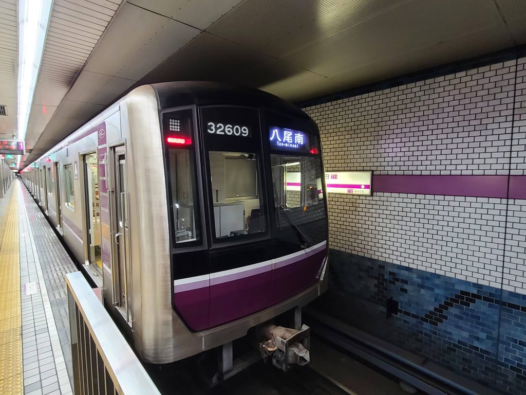 大日駅に停車する 谷町線八尾南ゆき