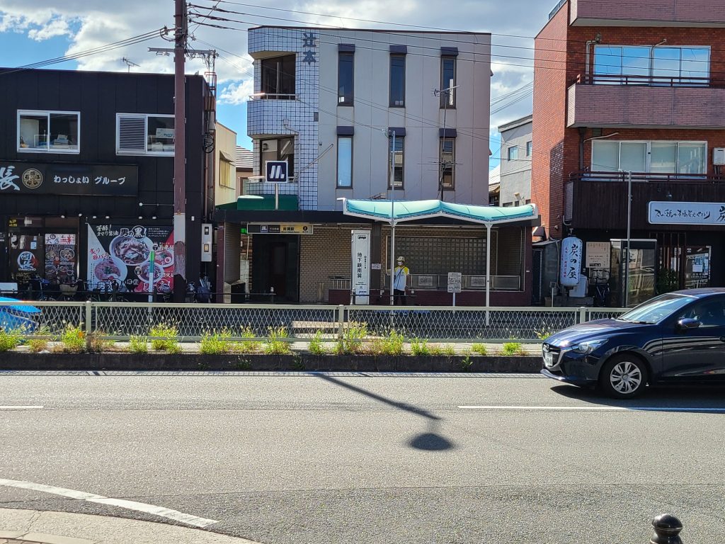 南巽駅の地下鉄出入口