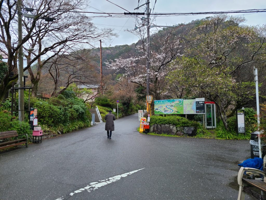 ケーブル八瀬駅へ向かう道