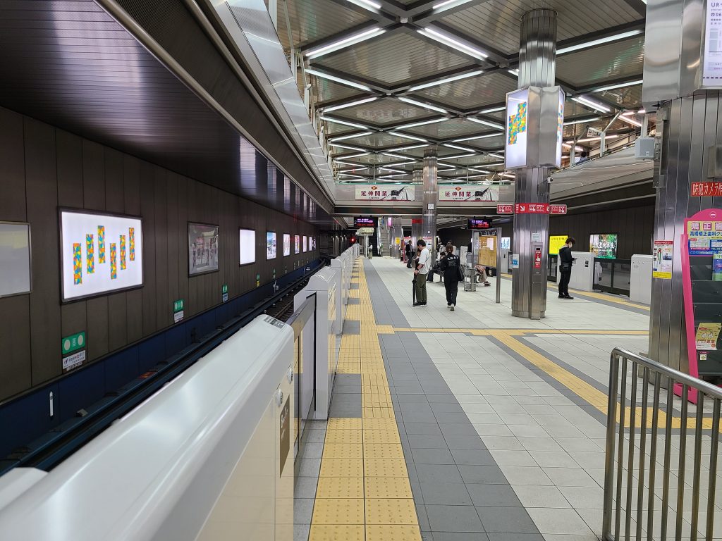 千里中央駅ホーム