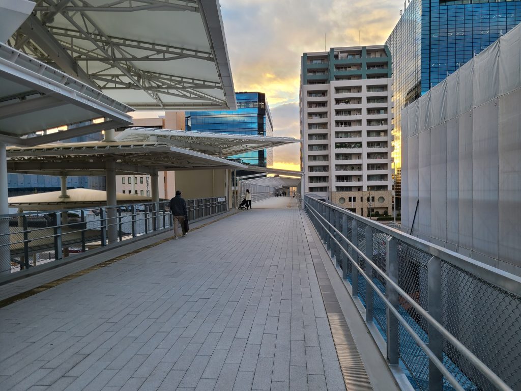 箕面船場阪大前駅入口付近の高架橋