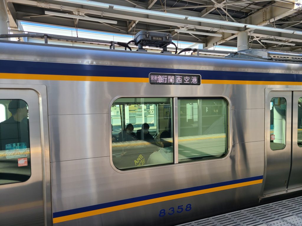 南海：空港急行　関西空港ゆき側面