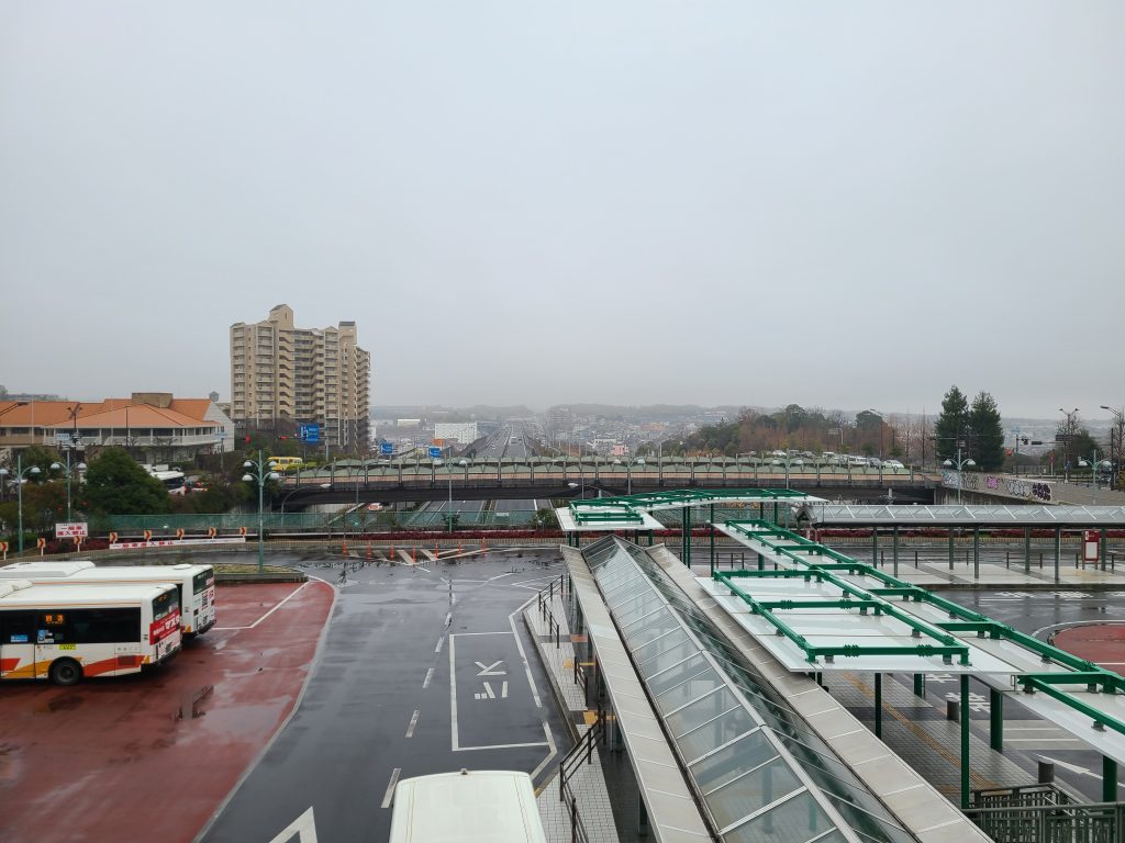 和泉中央駅より南側（阪和自動車道方面）をみる