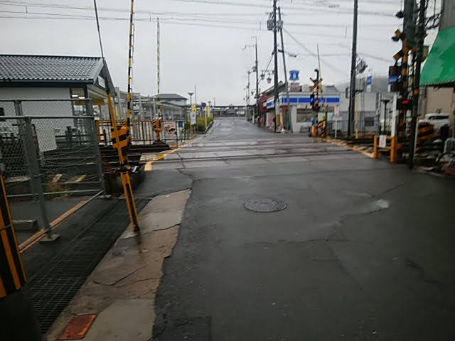 はるか奥に田原本線：西田原本駅がみえています。