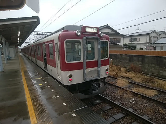 西田原本駅に停車する普通：王寺ゆき