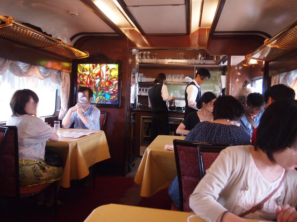 トワイライトエクスプレス食堂車内②