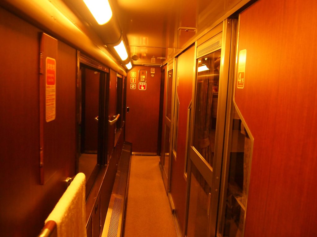 Ｂコンパートメント通路