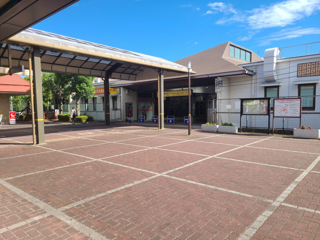 能勢電鉄日生中央駅駅舎