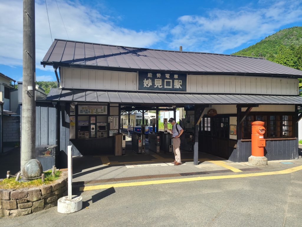 能勢電鉄妙見口駅駅舎