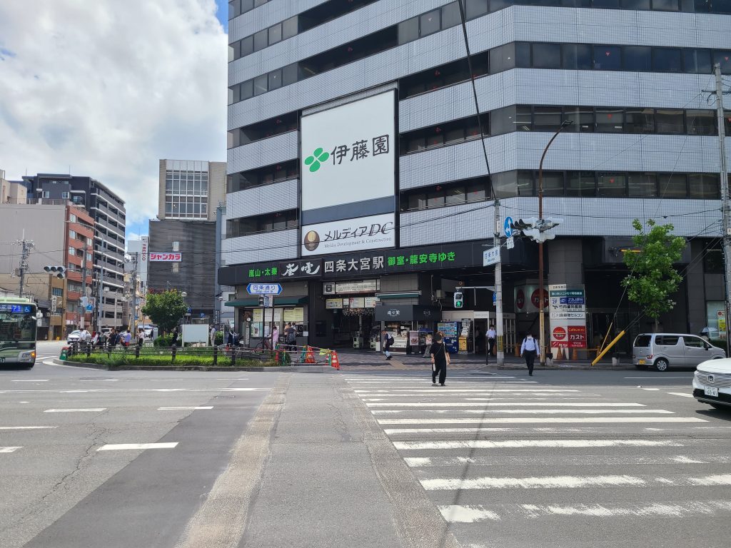 嵐電四条大宮駅の入る駅ビル