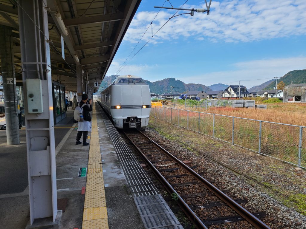 和田山駅に到着する特急こうのとり号