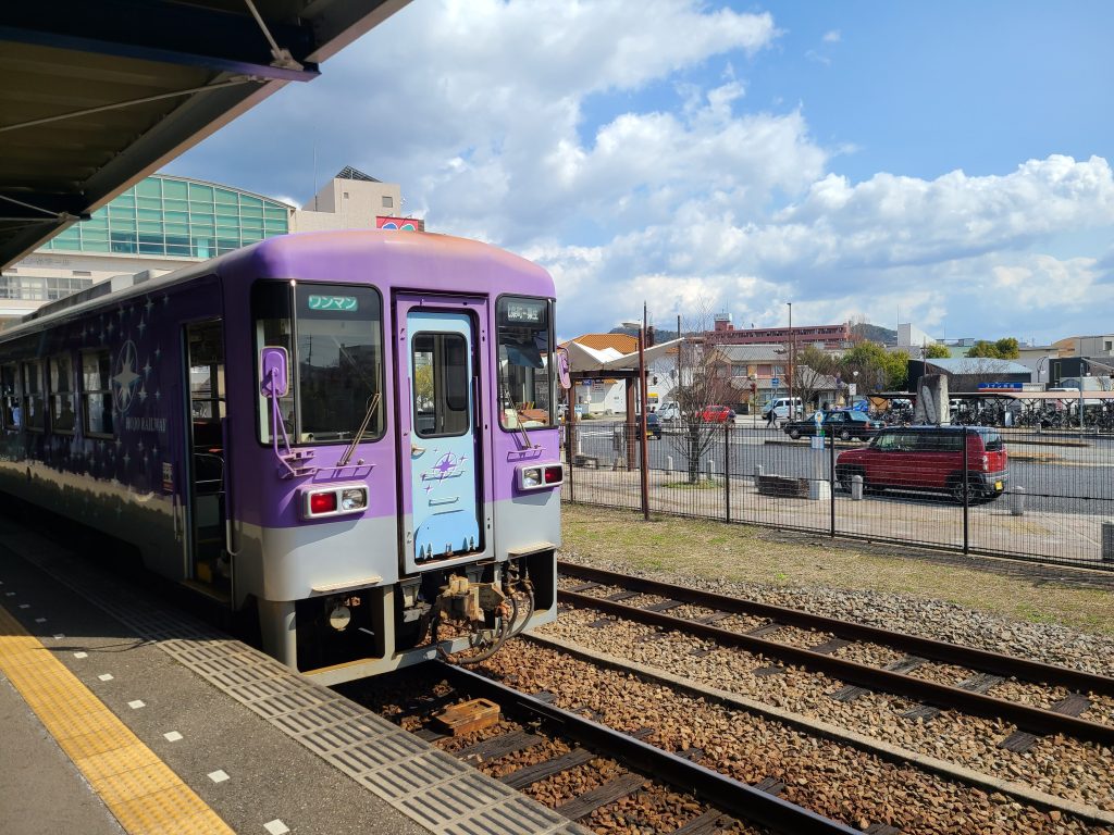 北条鉄道　北条町駅に停車する粟生ゆき列車