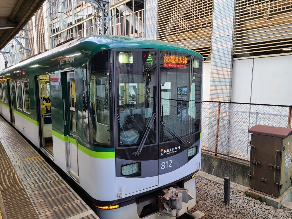 びわこ浜大津駅に到着した京阪電車