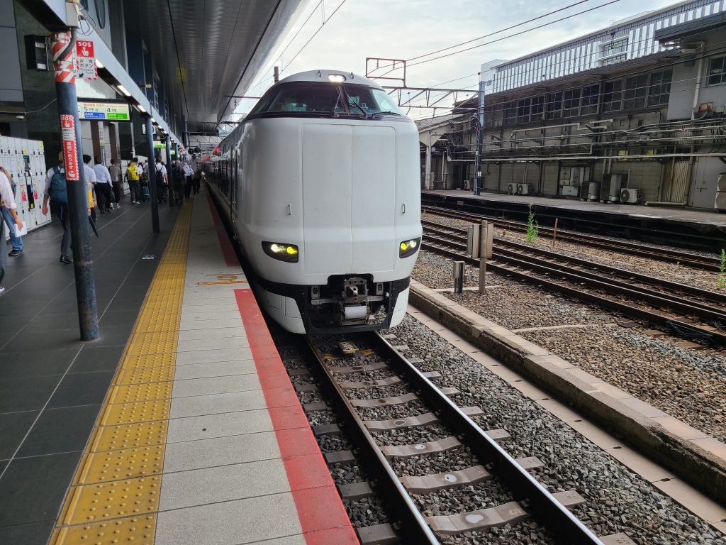 京都駅に停車する特急きのさき号