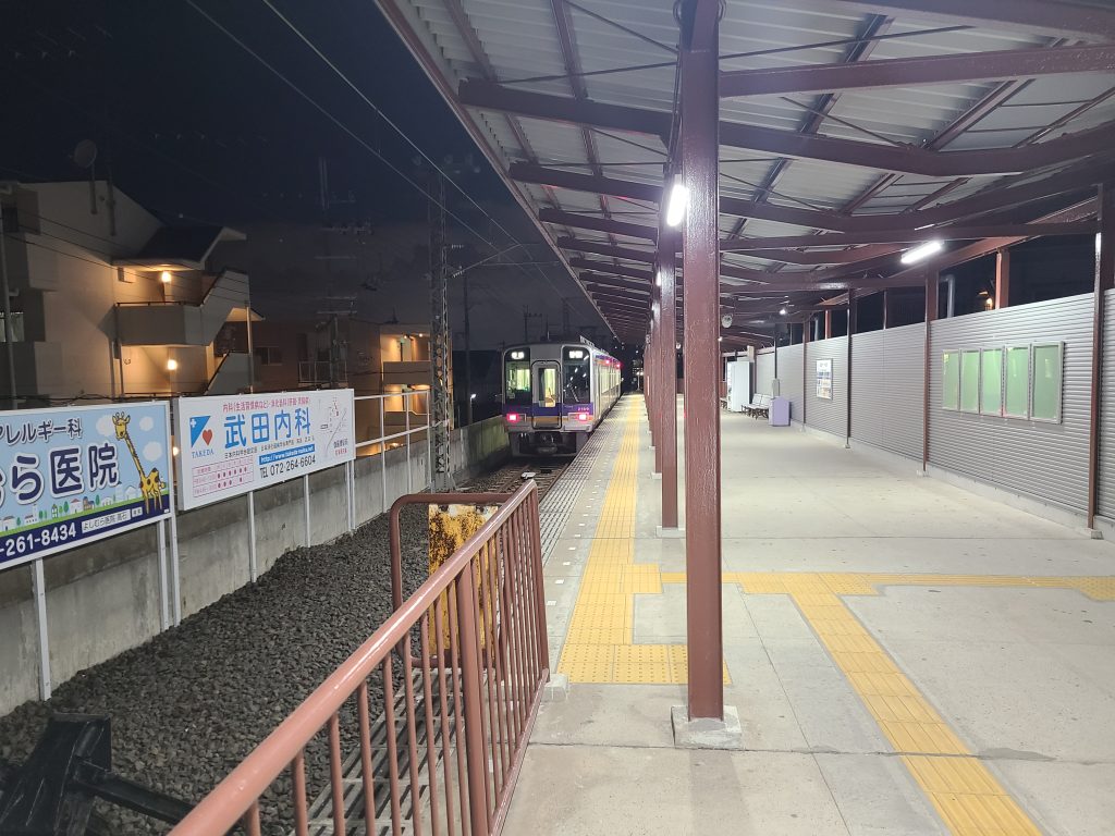 高師浜駅に停車する　南海高師浜線　