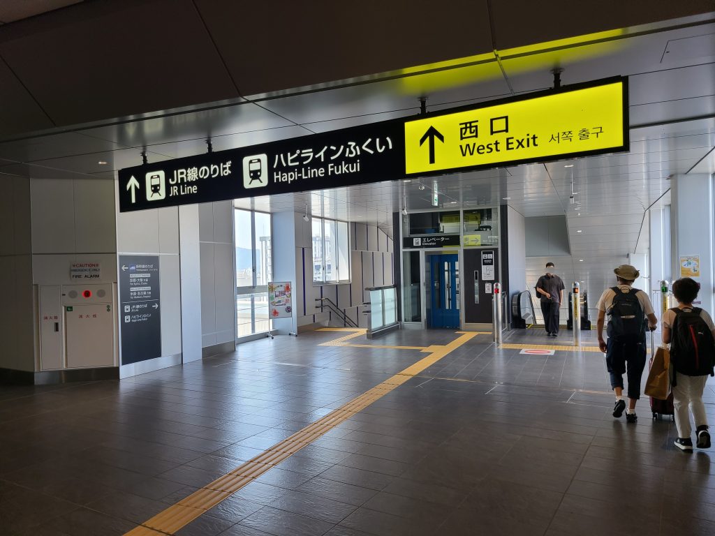 敦賀駅乗り換え通路