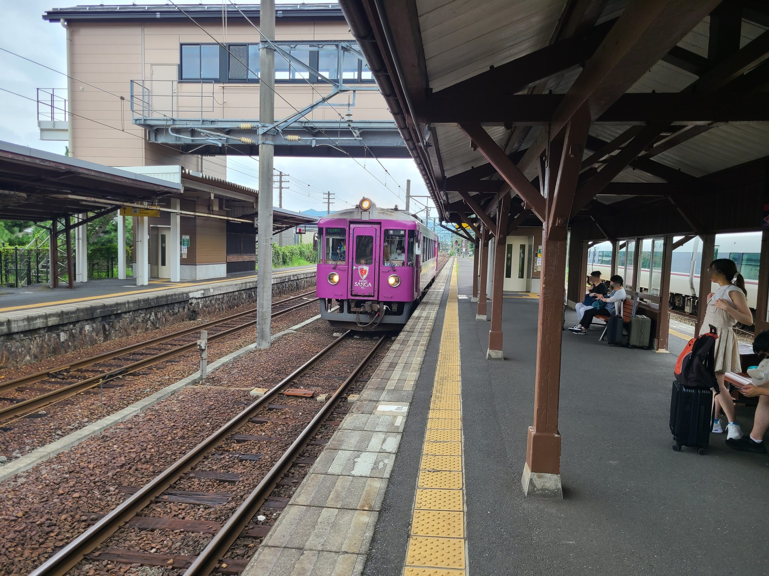 天橋立に到着する北近畿タンゴ鉄道豊岡ゆき