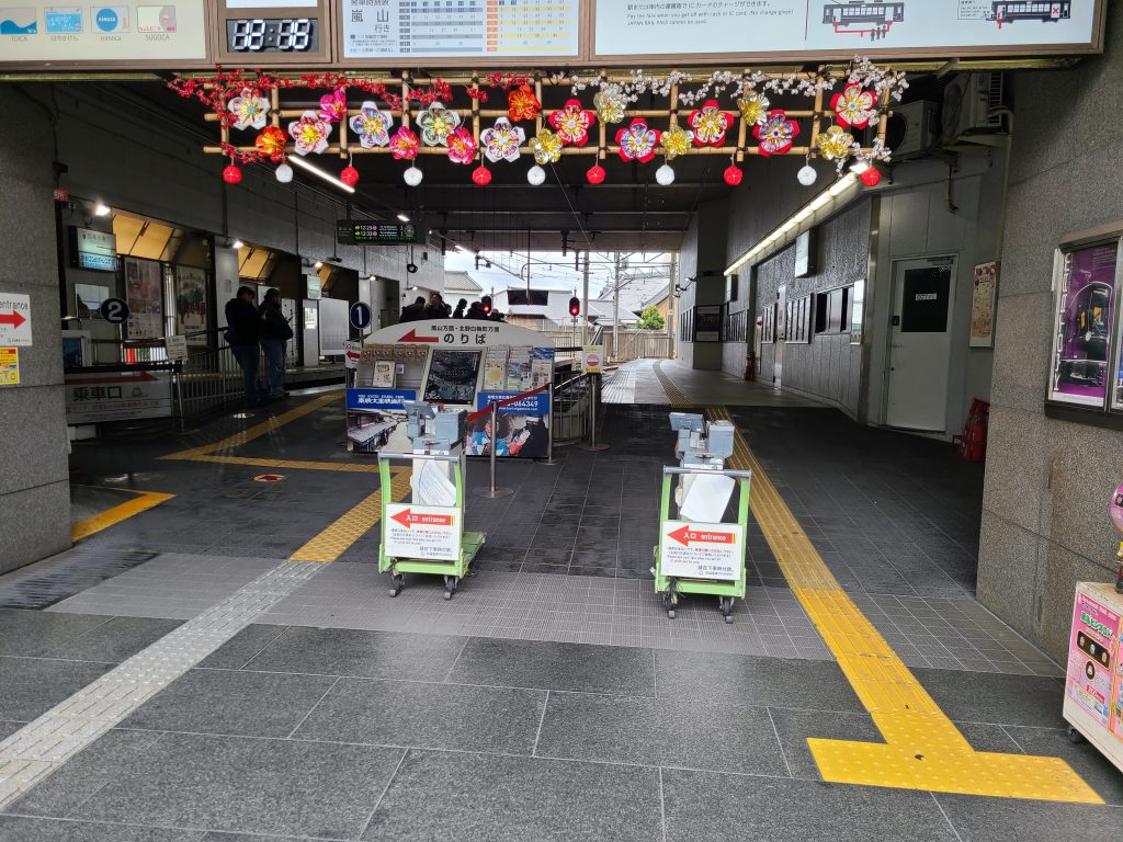 嵐電四条大宮駅改札口