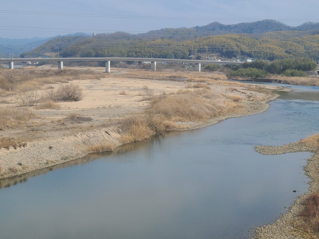 ＪＲ奈良線の木津川橋梁を渡る車窓