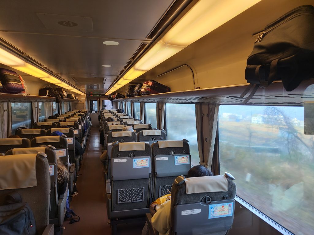 スーパーいなば号車内