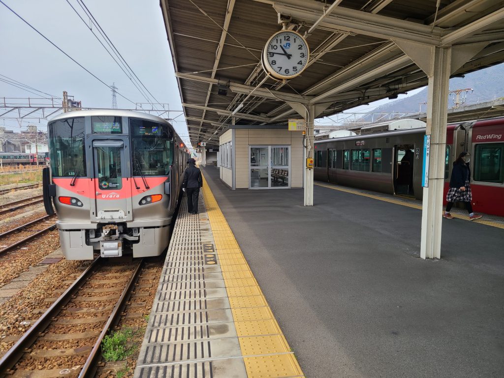 糸崎駅に停車する三原ゆき列車