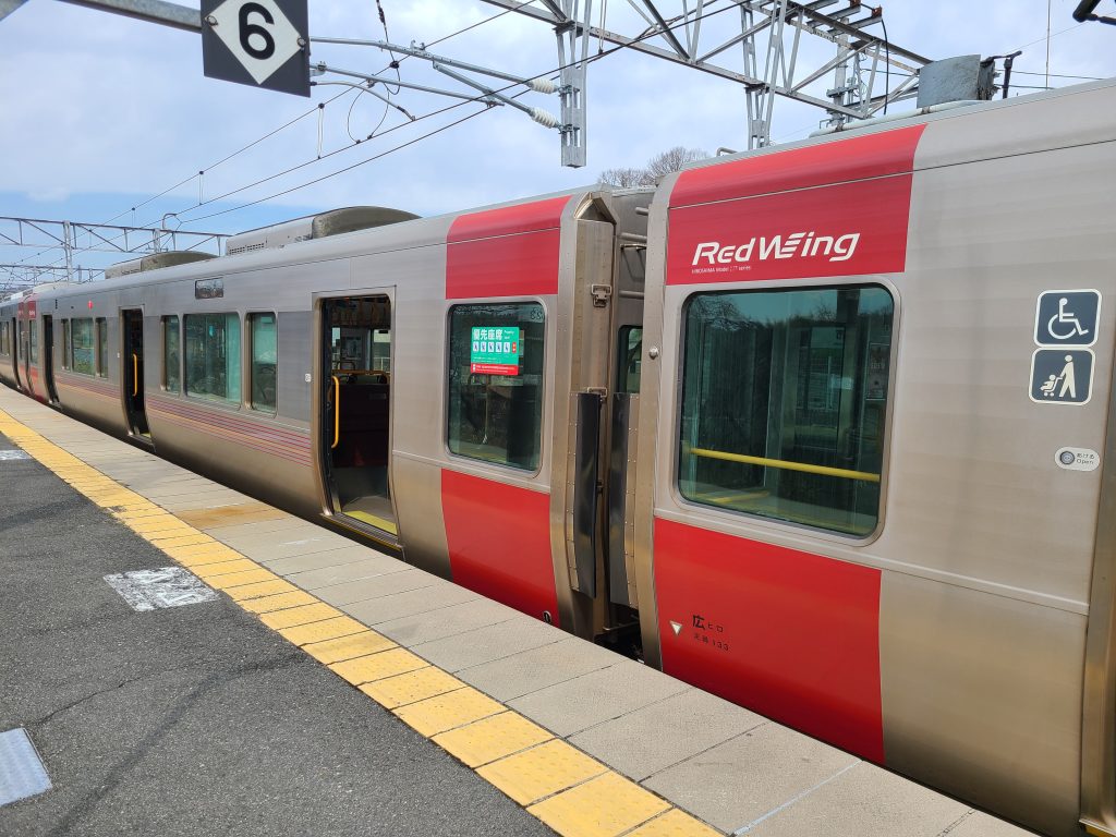 227系ＲｅｄＷｉｎｇ側面